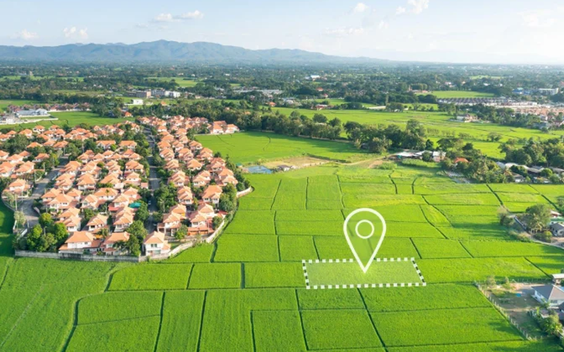 Land 2400 Sqrd Rate 10,000 Per Sqrd